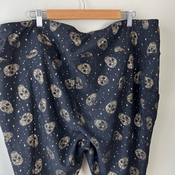Torrid Performance Core Crop Active Legging With Side Pockets gold skull size 5 - Picture 5 of 9